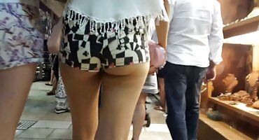 ວຽງ insistently ຕ້ອງຄີກົງຈາກຜູ້ຊາຍ.