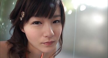 Brunette fucked ໃນກົ້ນໃນການຫລໍ່.