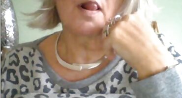 Pussy ງາມຊຸ່ມໃກ້ຊິດຂຶ້ນ.