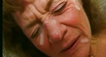 ເດັກຍິງຜ່ານການສອບເສັງຜ່ານການຮ່ວມເພດທາງຮູທະວານ.