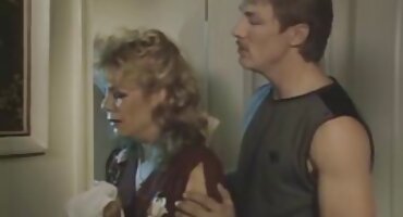 ຜິວເນື້ອສີຂາວມີເພດສໍາພັນ interracial ໃນທໍາມະຊາດ.