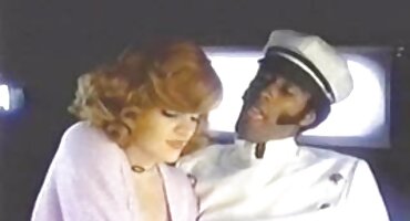 ນາງຮີບຮ້ອນທີ່ຈະໃຫ້ blowjob ແລະ fuck ກັບເພື່ອນບ້ານ.