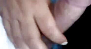 Nina Elle ໄດ້ຮັບ fucked ໂດຍ dude ສີດໍາຮ້ອນຢູ່ເທິງຕຽງສີຂາວ.