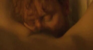 Coquette ສະເຫນີຕົນເອງໃຫ້ກັບຜູ້ຜະລິດ.