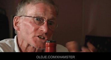 ແມ່ fucked ໃນເຮືອນຄົວ