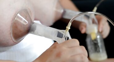 Nanc F-Flo ຕ້ອນຮັບເສັ້ນເລືອດຕັນໃນ cock stranger ຂອງ.