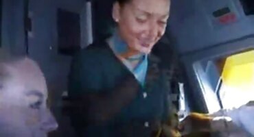 ຜິວເນື້ອສີຂາວຄວາມສຸກ Brunette.