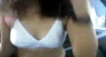 Cums ໃນກົ້ນຂອງເດັກຍິງຢູ່ທາງຫນ້າຂອງຫມູ່ເພື່ອນແລະອາຫານໃນ cum.