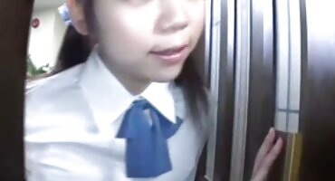 Tara Ashle diverte ມີຄວາມມ່ວນກັບນັກ rapper ສີດໍາ.