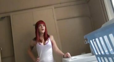 ນ້ໍາມັນ slut fucked ໃນທຸກຮູ.