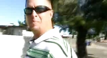 ຂ້າພະເຈົ້າຕ້ອງດູດເພື່ອບໍ່ໃຫ້ນັ່ງລົງສໍາລັບການຊື້ເຄື່ອງ.