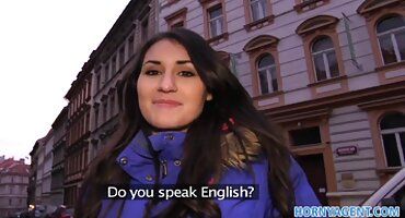 ລາວ hammers ເດັກຍິງໃນ asshole ແລະ unloads ເຊື້ອອະສຸຈິຢູ່ທີ່ນັ້ນ.