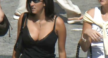 Vince Karter ພິສູດວ່າ cock ຂອງລາວດີກ່ວາສາຍຮັດແລະເຄື່ອງຮ່ວມເພດ.