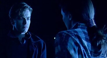 Elozit pussy ສຸດ cock ແລະ rubs ມັນຈົນກ່ວາສ່ອງແສງ.