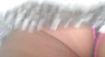 Gymnast ໃນໂດຍລວມທີ່ມີ slits ເລຍກົ້ນຂອງແຟນຂອງນາງ.