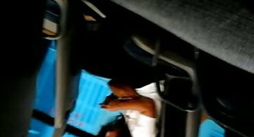 ການຮ່ວມເພດກັບແຂກຫຼັງຈາກນວດຂາຂອງລາວ.