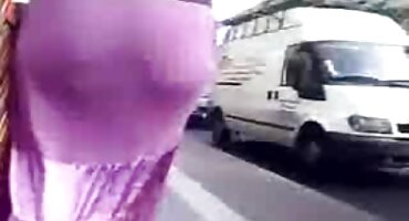 ຢູເຄຣນມີຄວາມມ່ວນກັບ handjob ໃນຕຽງ.