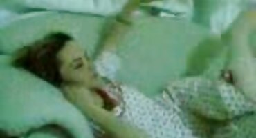 Cock ຂອງ Ramon ໃນກົ້ນເຮັດໃຫ້ຂຸມໃຫຍ່ໃນຜິວເນື້ອສີຂາວສັ້ນ.