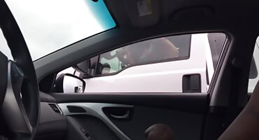 ຜິວເນື້ອສີຂາວຍອມຈໍານົນຕໍ່ຫົວລ້ານ. ຂ້ອຍເຮັດໃຫ້ຕົວເອງມາ.