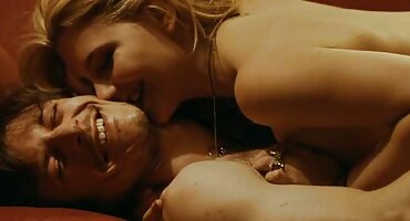 ເຈົ້າບ່າວ fucks bride ແລະແມ່ໃນອະນາຄົດທີ່ມີມະເຮັງ.