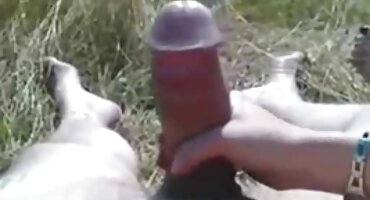 ແມ່ຍິງມັກແມ່ປະຕິບັດ cuni ແລະແວ່ນຕາເລຍ.