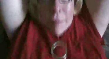 ເດັກຍິງລັດເຊຍ masturbates ດ້ວຍນິ້ວມືຂອງນາງ.