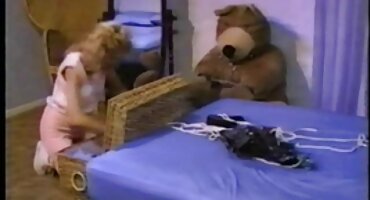 Kenzie Reeves ໃຫ້ pussy ຂອງນາງແກ່ຜູ້ໃຫຍ່,ຄິດກ່ຽວກັບອາຊີບ.