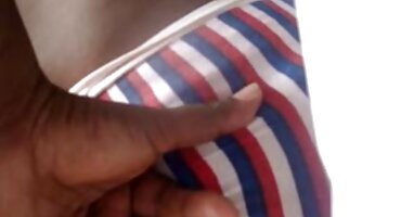 ການຂົ່ມເຫັງ fucks ແມ່ Busty ປະມານຄຸ້ມບ້ານ.