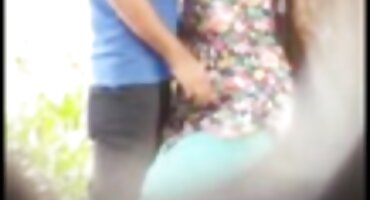 ກົ້ນໃຫຍ່ຂີ່ cock ກັບ cork ໃນກົ້ນຂອງນາງ.