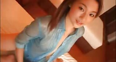 ເດັກຍິງງາມຫນຸ່ມຫຼິ້ນບົດບາດ.