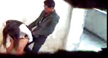 Connie Carter ຊໍາລະລ້າງຫນ້າກາກໃນຫ້ອງນ້ໍາ