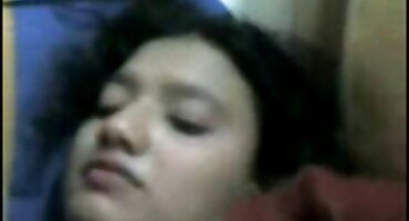 ຍິງຫນຸ່ມເລຍ cum ຈາກ pussy.