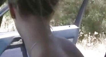 ເວົ້າໃນໂທລະສັບໃນລະຫວ່າງການຮ່ວມເພດ. Pussy ນິ້ວມື stepmom