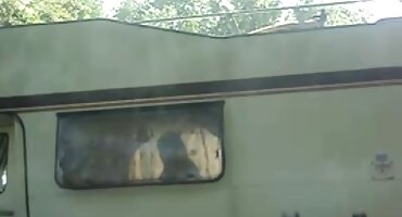 ລາວຈັດເກມຍິງມັກແມ່ສໍາລັບແຟນຂອງລາວ.