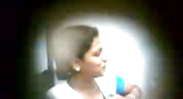 ເດັກຍິງລັດເຊຍຂົ່ມຂືນຜູ້ຊາຍທີ່ຜູກມັດ.