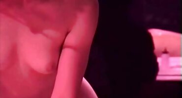 ຜິວເນື້ອສີຂາວ fucked ໂດຍຜູ້ຊາຍໃນການຫລໍ່.