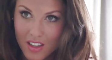 ຄົນຂັບລົດແທັກຊີ້ຊັກຊວນນັກຮຽນ.