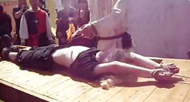 Adira Alure ຕ້ອງການນອນກັບສຽບຮູທະວານ.