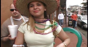 ລາວບັນເທີງຜູ້ຍິງທີ່ມີອາຍຸບໍານານທີ່ມີເພດສໍາພັນ.