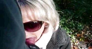 ແມ່ຍິງເຊັກທີ່ແກ່ແລ້ວ copulates ກັບຜູ້ທີ່ຖືກເລືອກ.