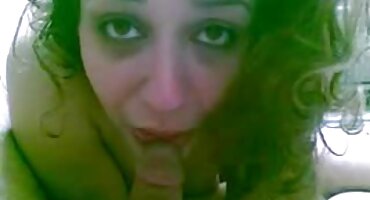 Pussy ເລຍ Milf ຢູ່ໃນຫ້ອງຊັກລີດ.