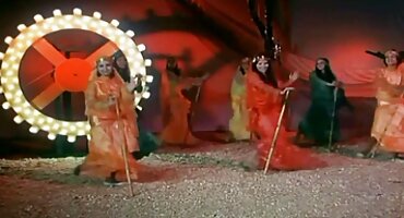 Bianca ເຮັດໃຫ້ມີແສງກັບຄົນຂັບລົດແທັກຊີ້.