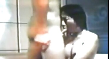 ແປກໃຈຄູ່ຮ່ວມງານທີ່ມີຂະຫນາດຂອງ tits ໃຫຍ່.