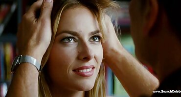 ລາວວາງແບບ doggy ຜິວເນື້ອສີຂາວແລະສາມາດເຮັດໃຫ້ fuck.