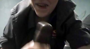 ຜູ້ຊາຍ fucks ເດັກຍິງໃນ asshole ໃນ St. Petersburg ໄດ້.