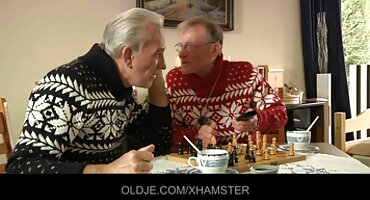 BB divertirsi ມີຄວາມມ່ວນກັບ Vanka-ຢືນຂຶ້ນ.