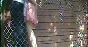 ຜິວເນື້ອສີຂາວໃນຊຸດຊັ້ນໃນທີ່ສວຍງາມ fucked ໃນ Pussy ໂກນ.