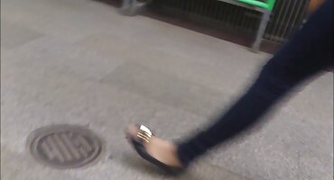 ການ mermaid ນ້ອຍ tattooed ໄດ້ຖືກຈັບໄດ້ສຸດສຸດທິໂດຍ cock ໄດ້.