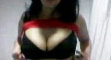 Stepmom ແລະລູກສາວດູດສົ້ນຫນຶ່ງສໍາລັບສອງ.