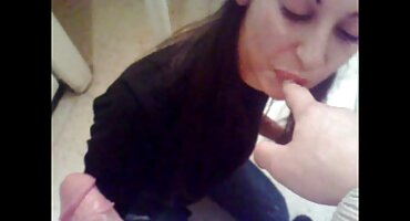 Angelica ໄດ້ຮັບກົ້ນຂອງນາງ fucked ກັບສີດໍາ.